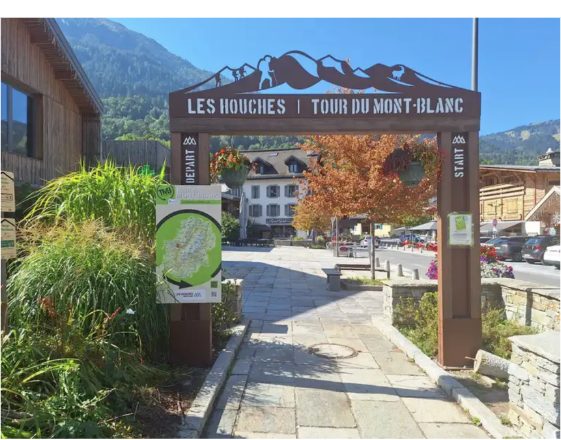 Les Houches, official TMB start/finish gate